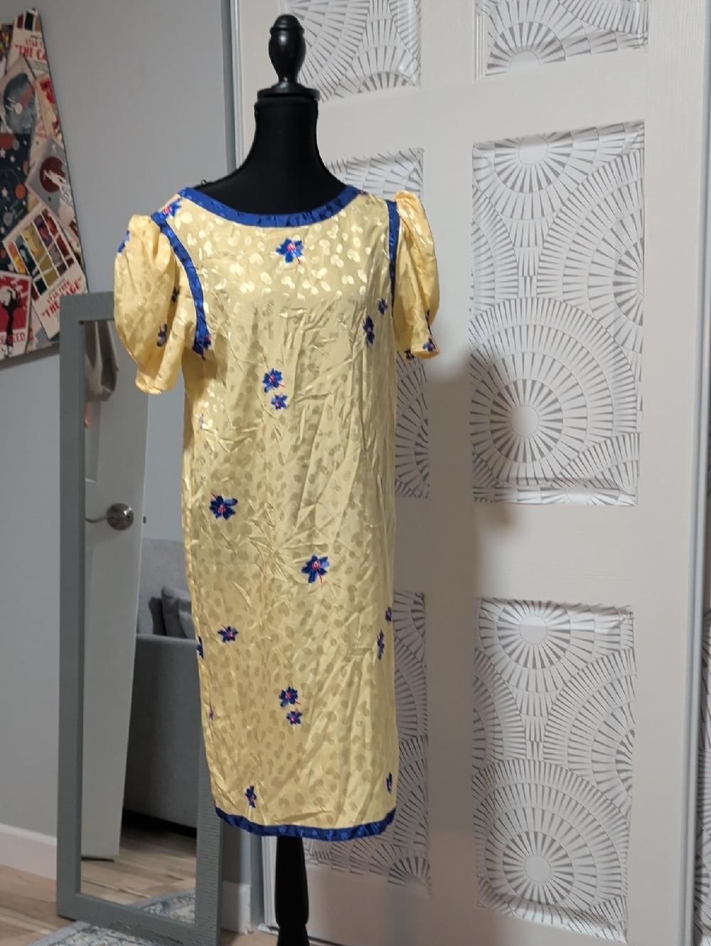 Vintage 80's Yellow Floral Embroidered Puff Sleeve Dress